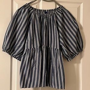 Size L runs big. Never been worn with tag.